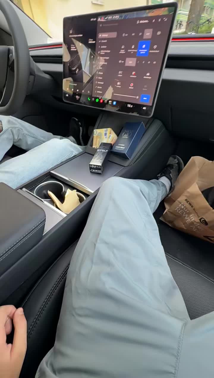 @Mogli🎙️😏