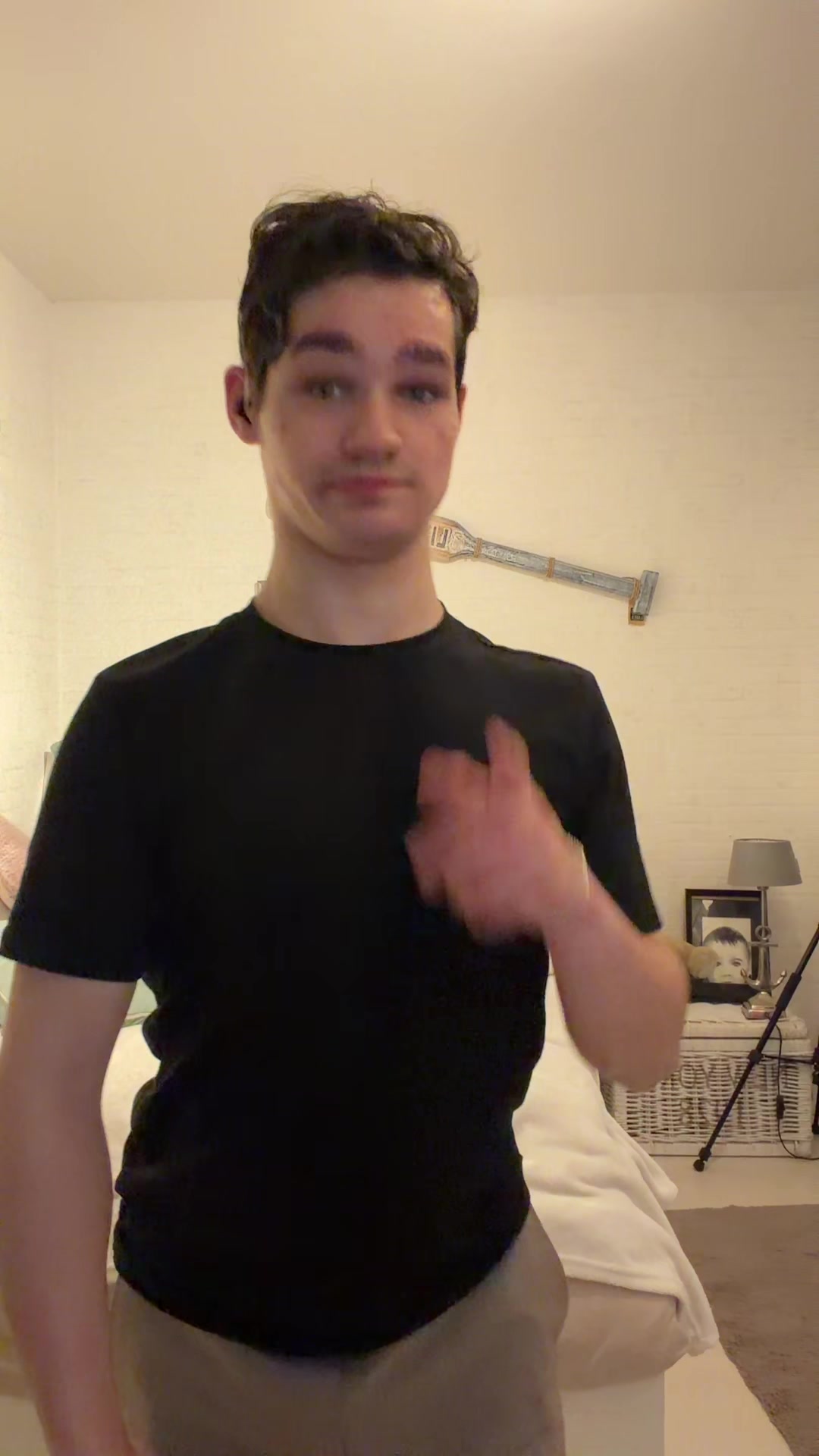@???