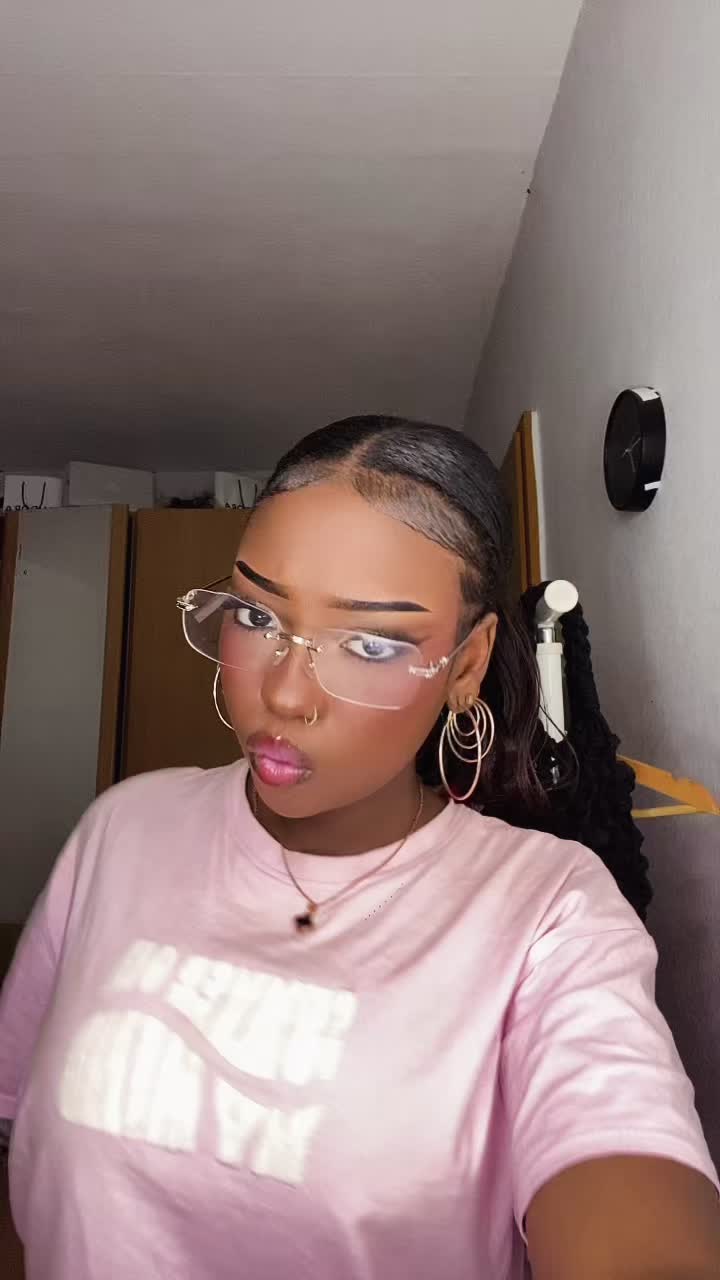 @q🍫