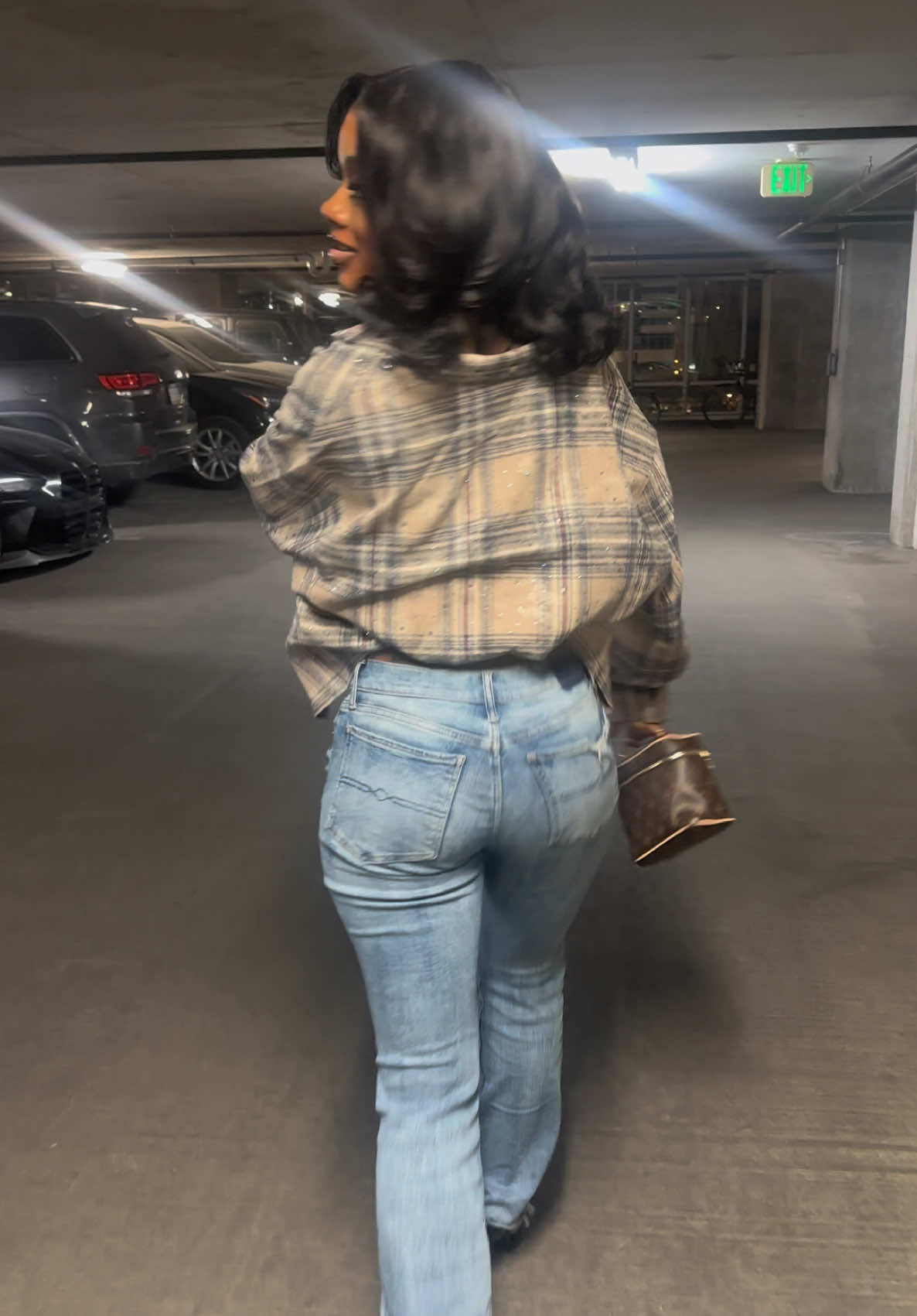 @himynameessence🥥