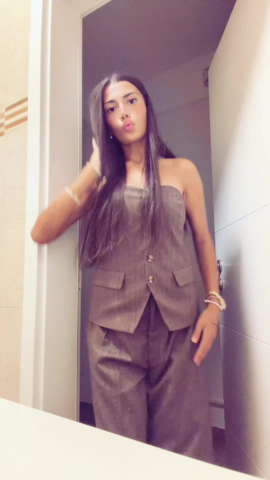 @deinbronarinlo👩🏻&zwj;❤️&zwj;💋&zwj;👩🏻
