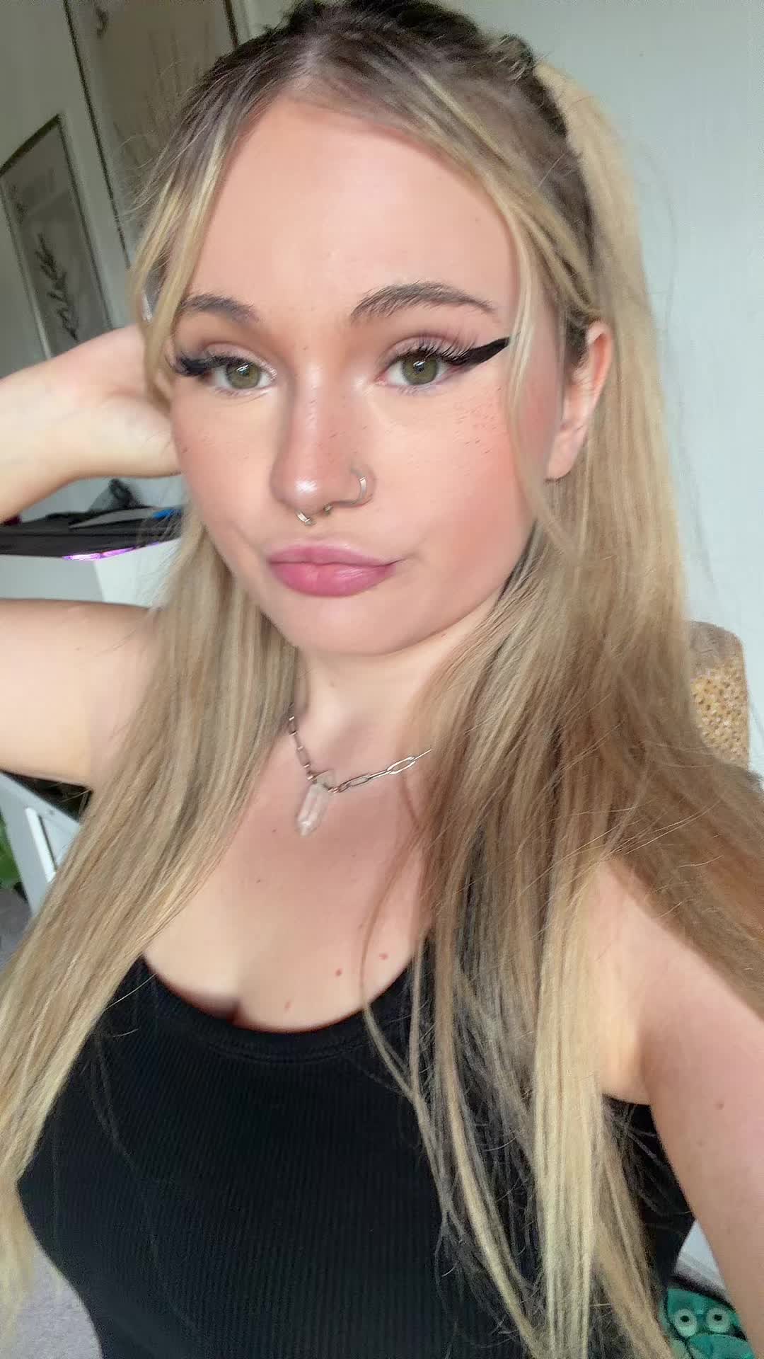 @Lizzy Cherry 🍒