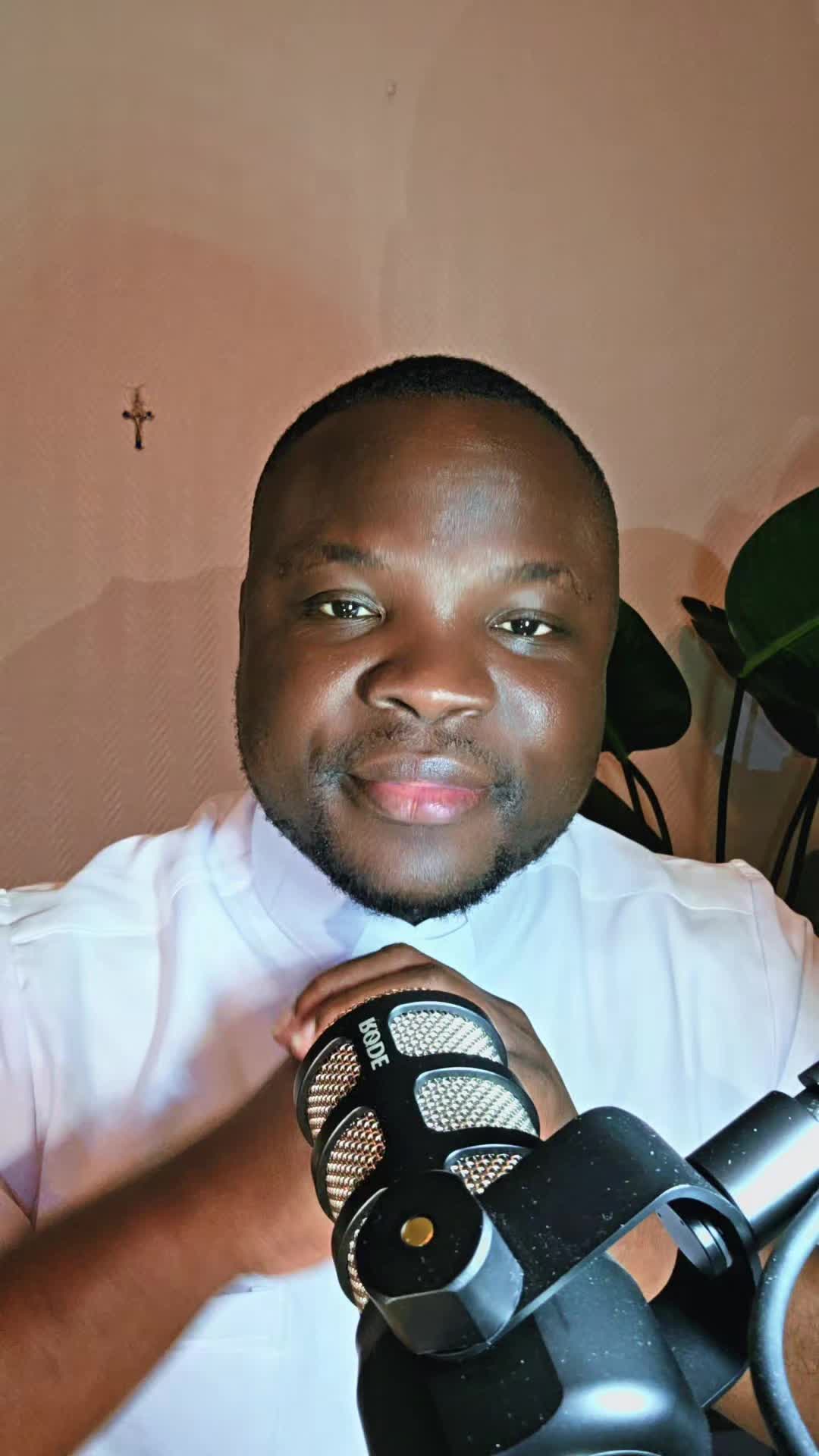 @Padre Pr&eacute;cieux 🇨🇵🇻🇦