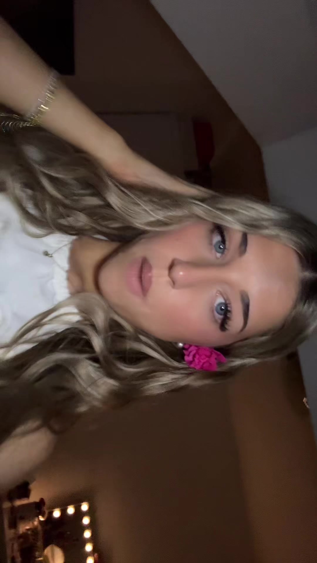 @EᗰIᒪIᗩ