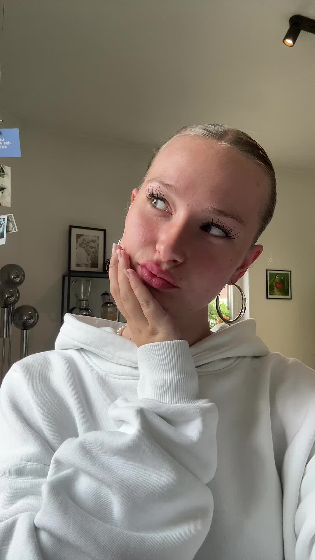 @Lily 🎀🪩