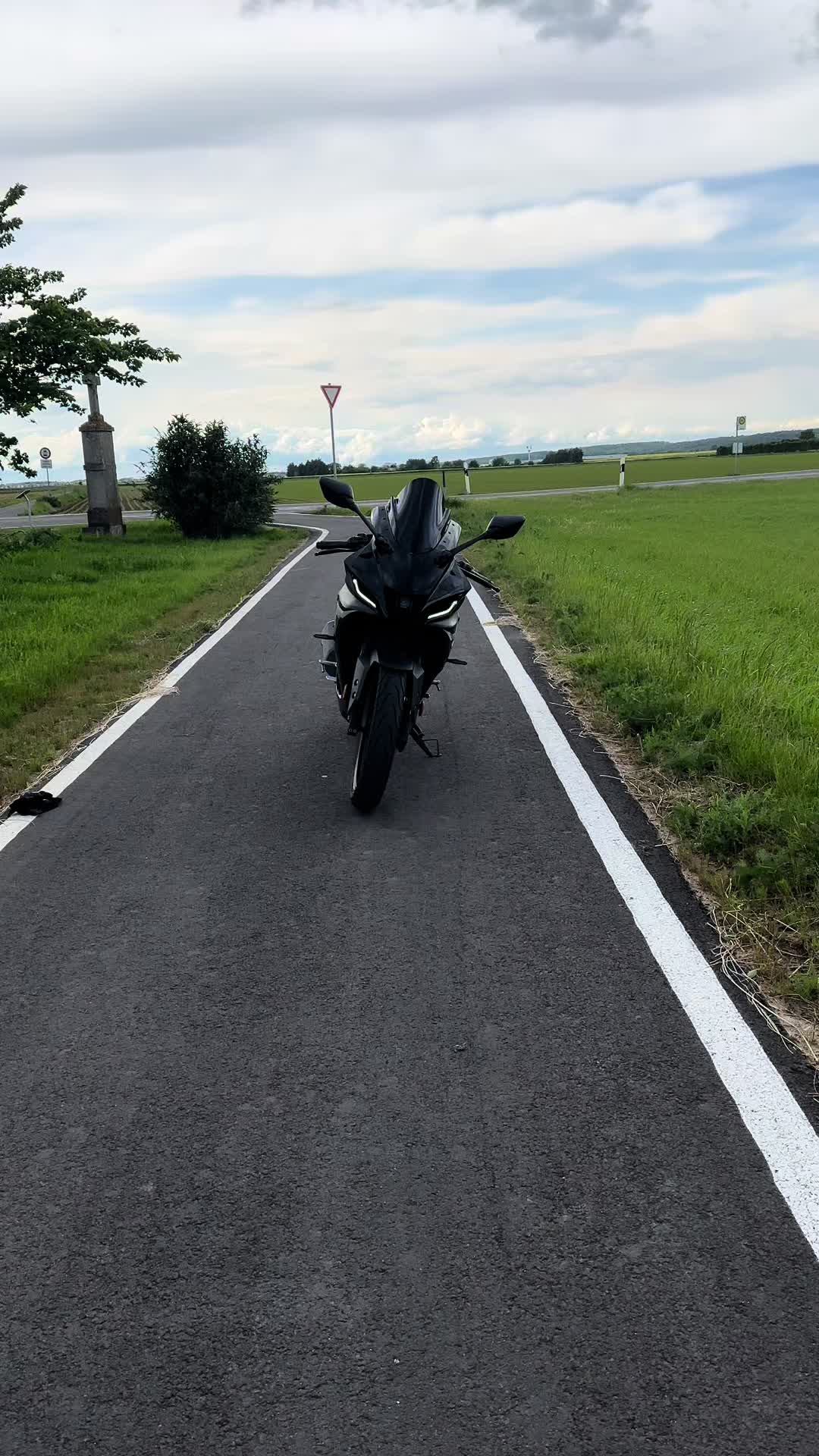 @motoyzfr
