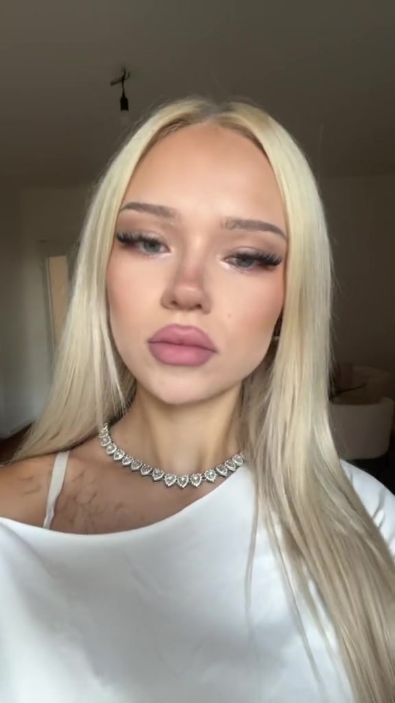 @аня