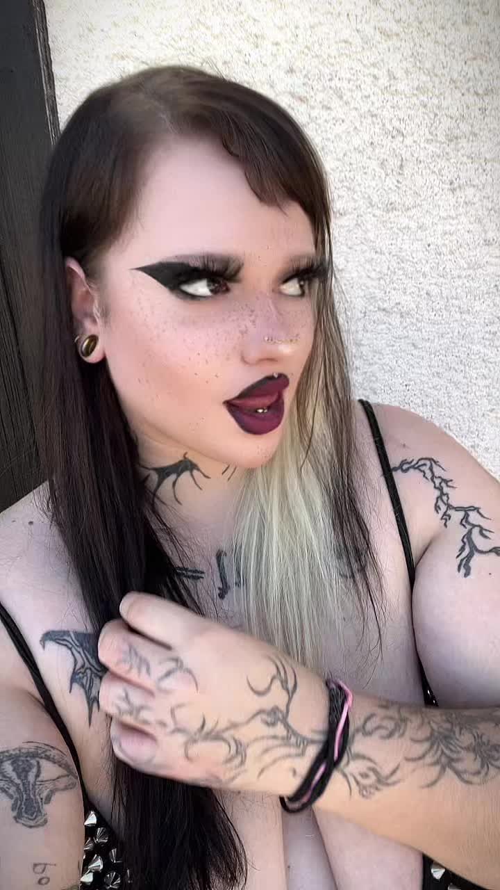 @aly🧛&zwj;♀️