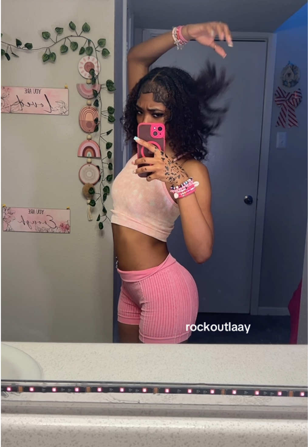 @rockoutlaay