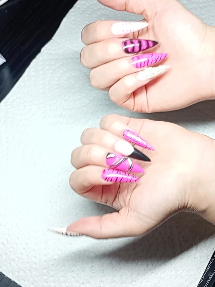 @Venom Nails