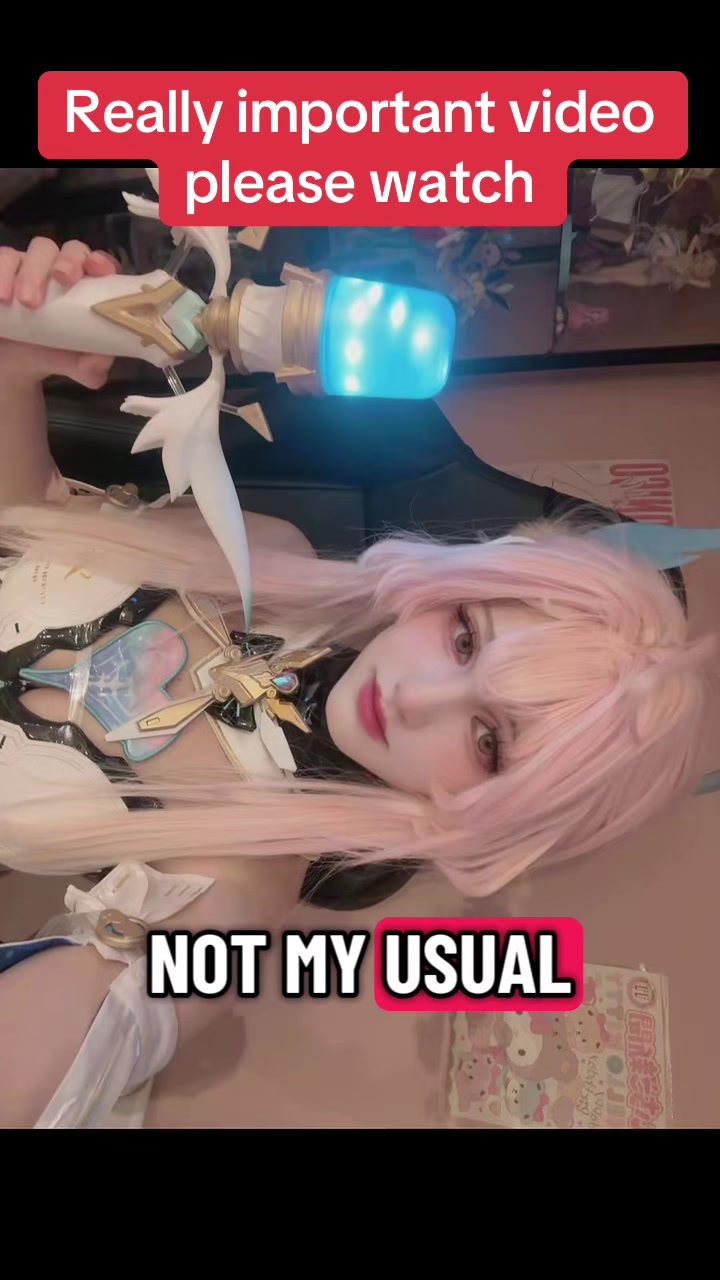 @Xemi👾<ig xemi_cosplay>