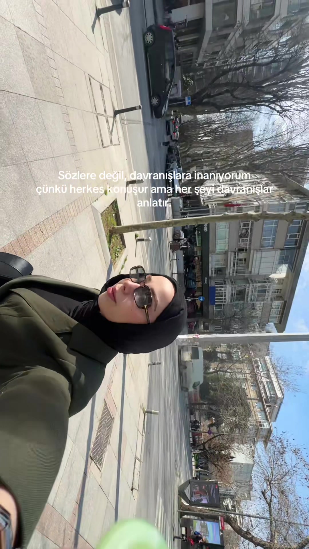 @🐝