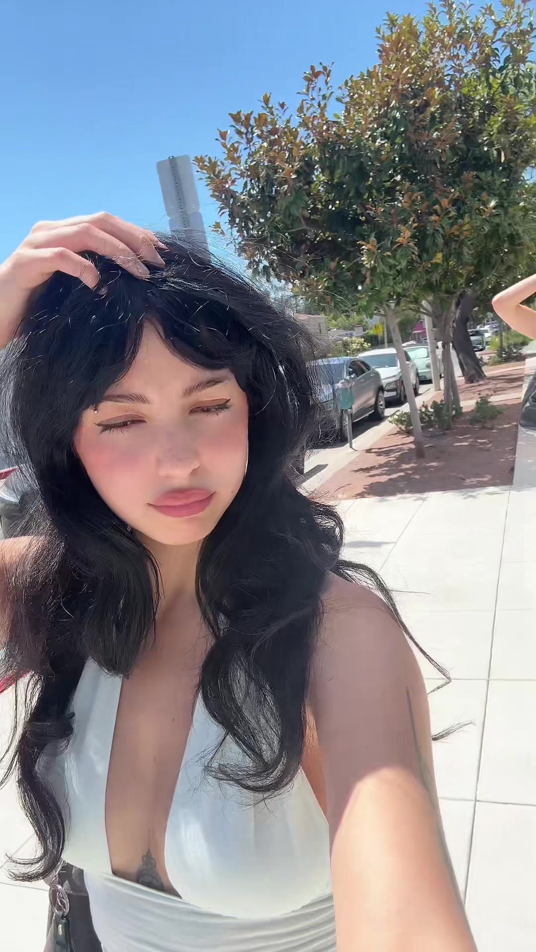 @Ava