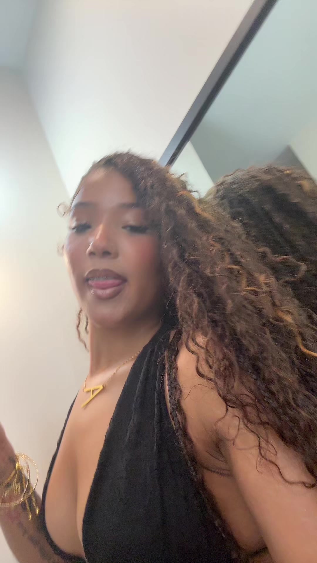 @Ava