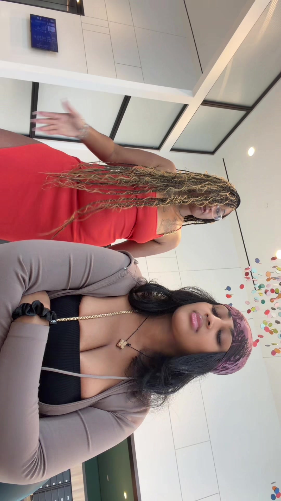 @Lu.