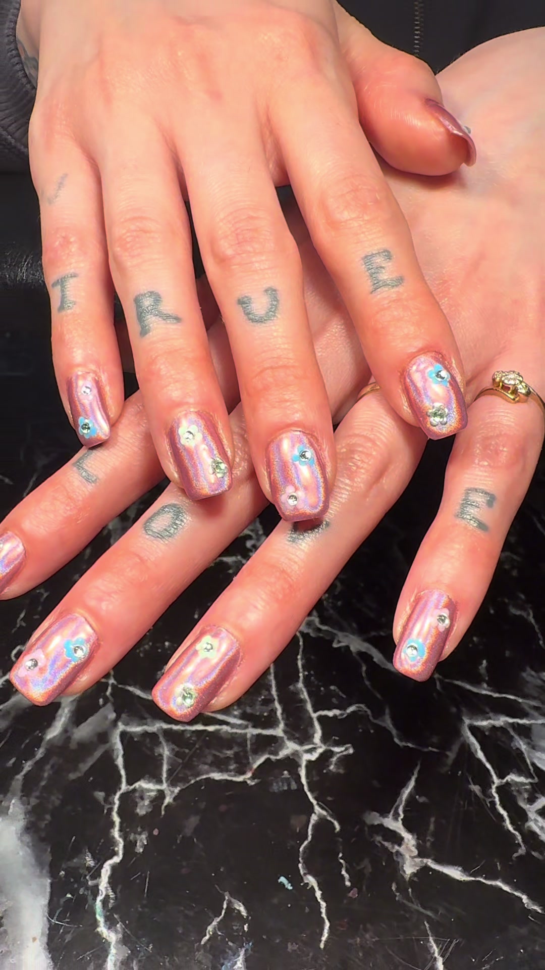 @thecurenailstudio
