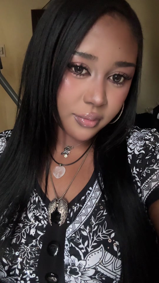 @valiinette