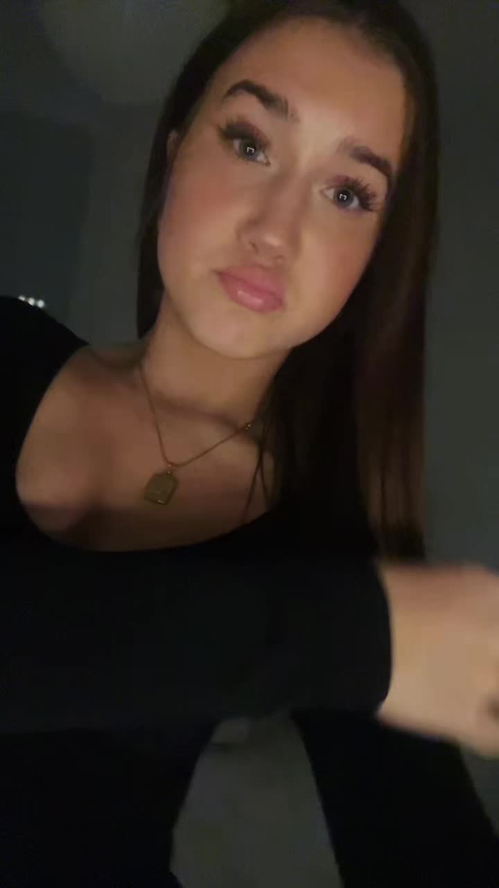 @𝒄𝒉𝒂𝒓𝒍𝒐𝒕𝒕𝒆💘