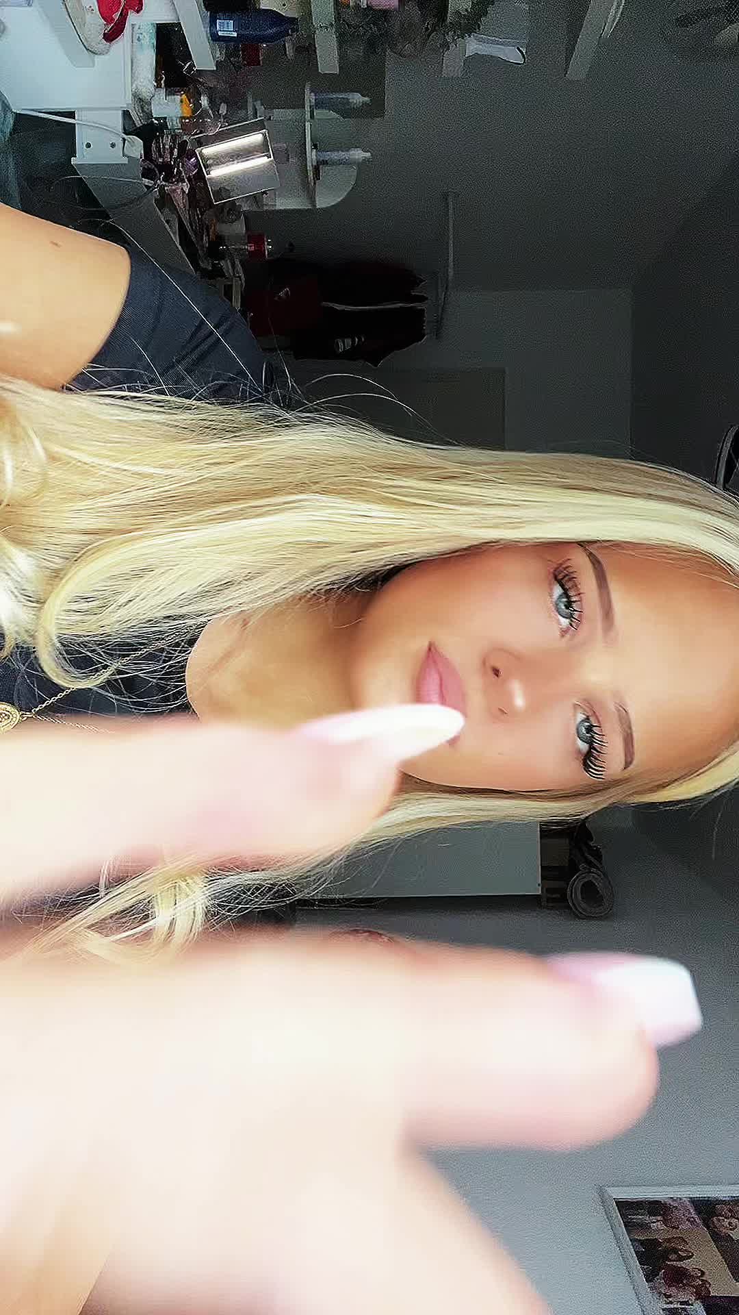 @𝐈𝐒𝐀𝐁𝐄𝐋𝐋𝐀