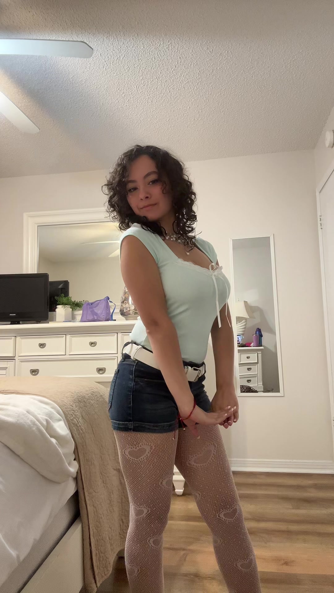 @Bella_Doll