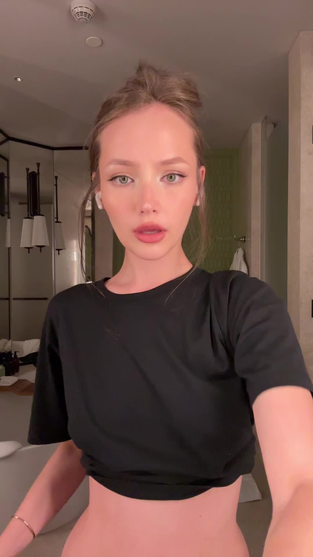 @hey_dely