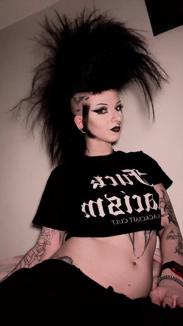 @gothic_liz