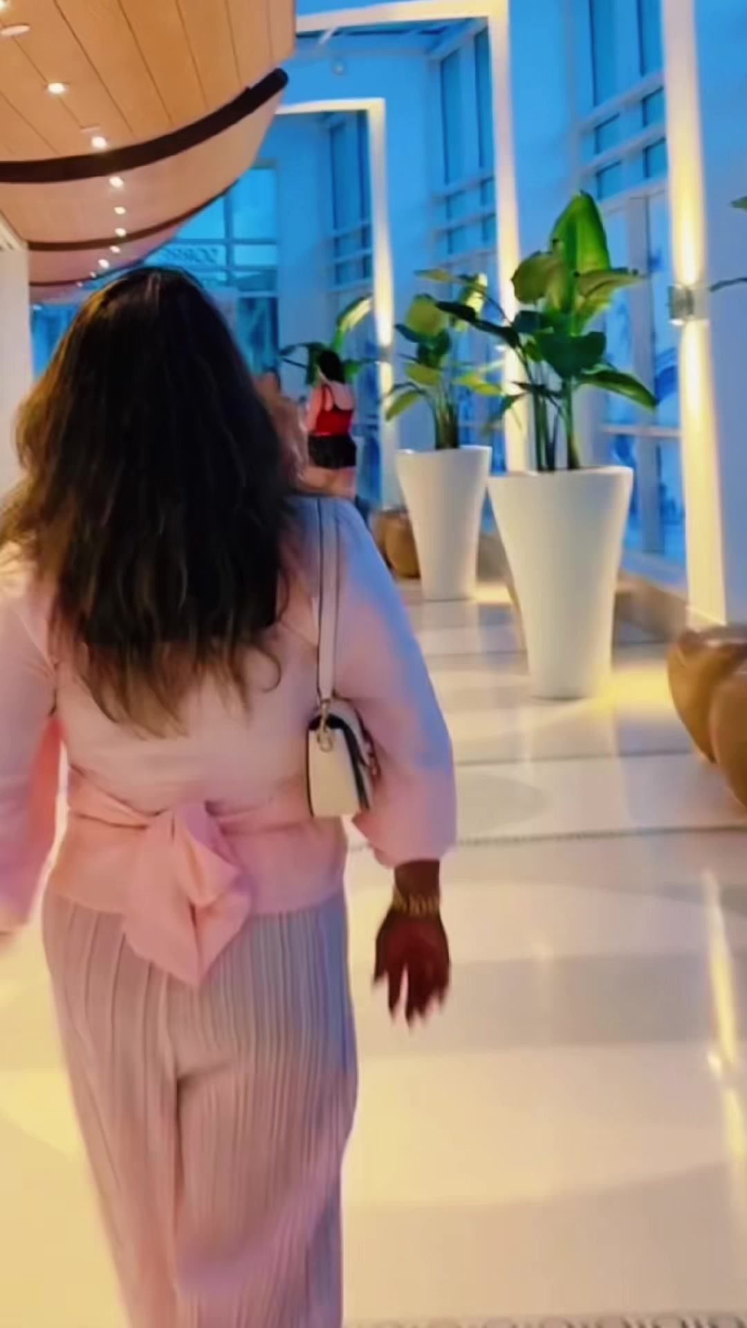 @Dona_