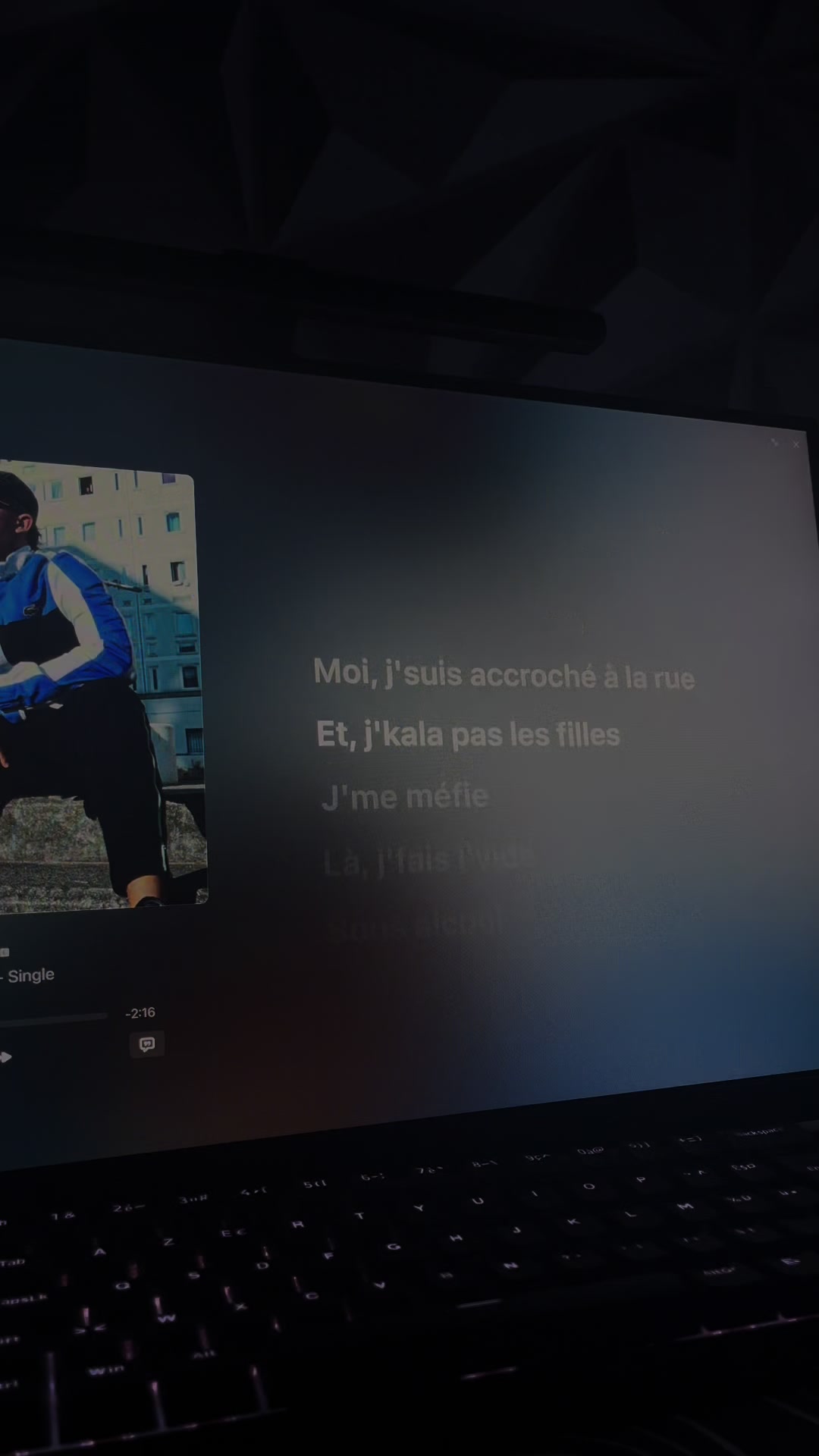 @🎧