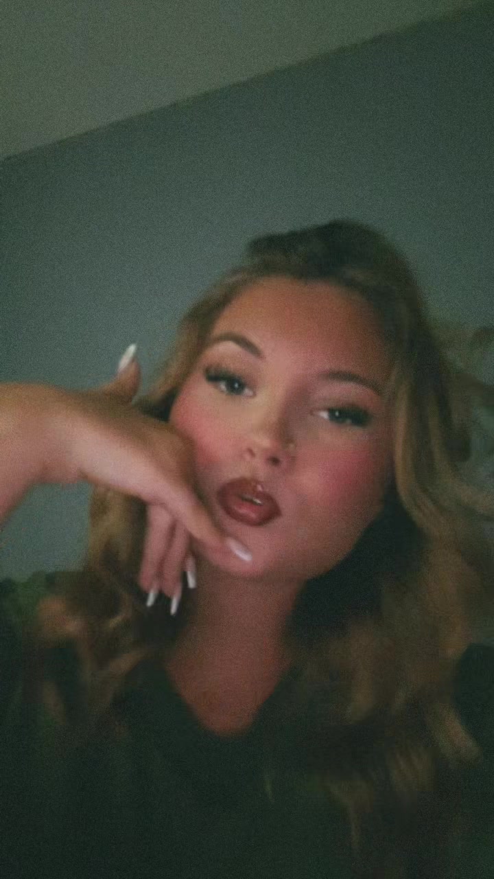 @𝓒𝓛𝓐𝓡𝓐 🍒