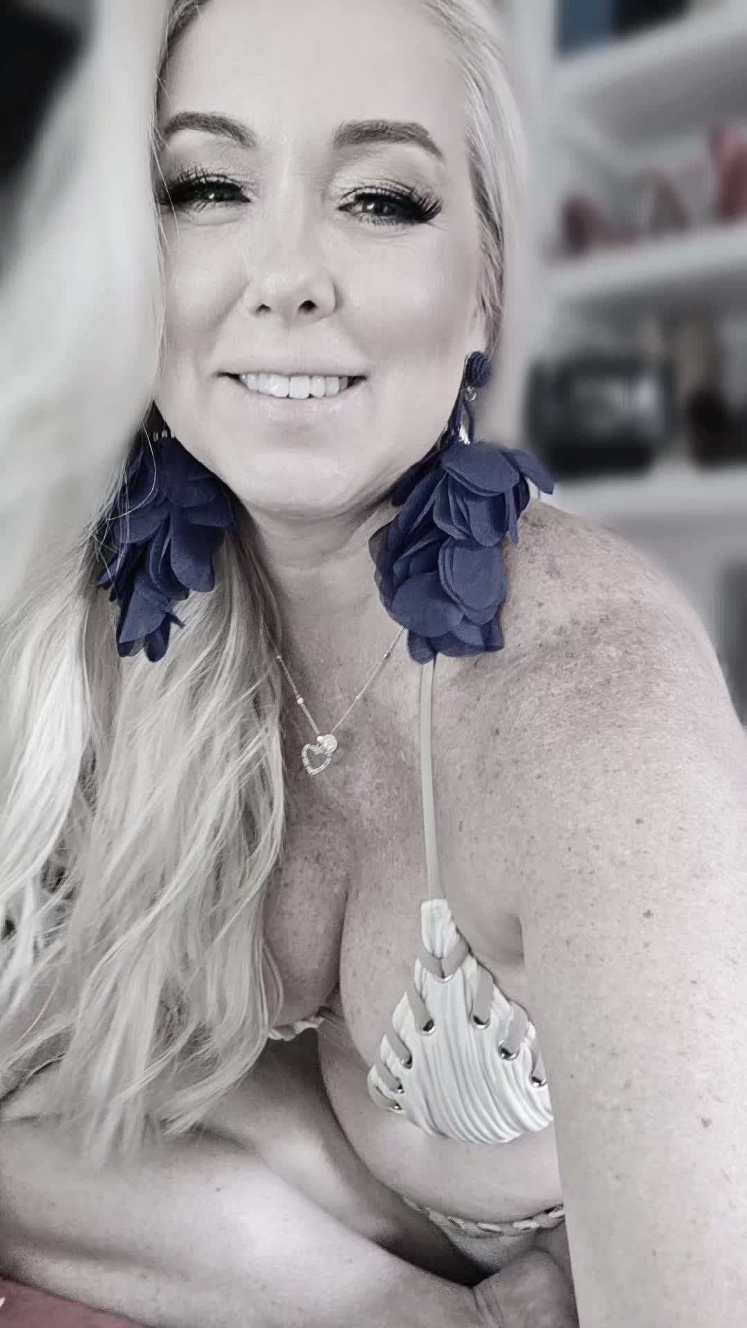 @Tonyaland12/naughtytonya12