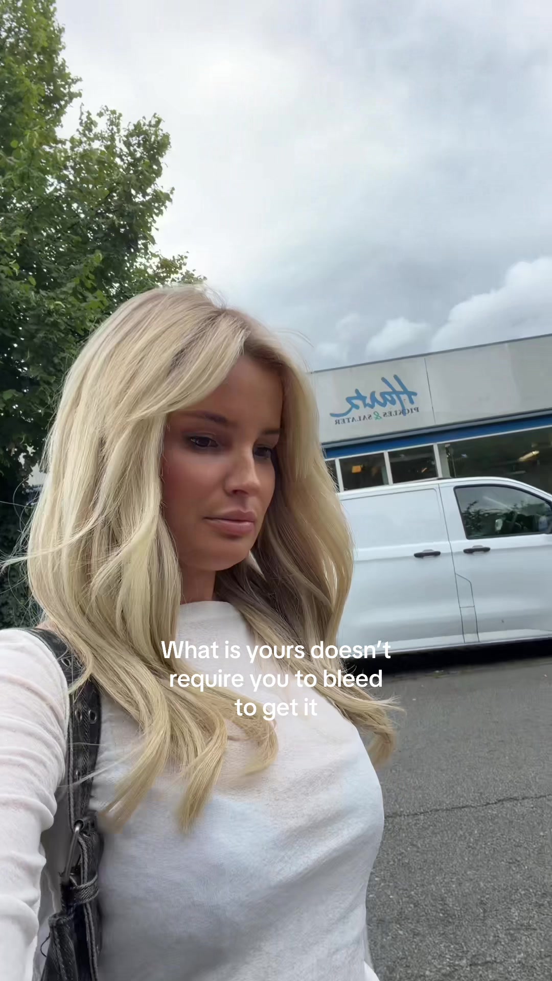 @AlexaChior