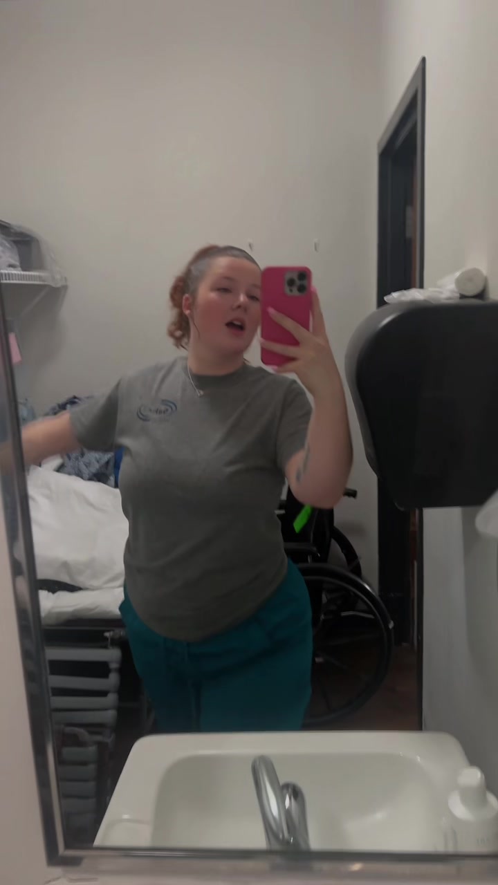 @Biancaaaa💜👣