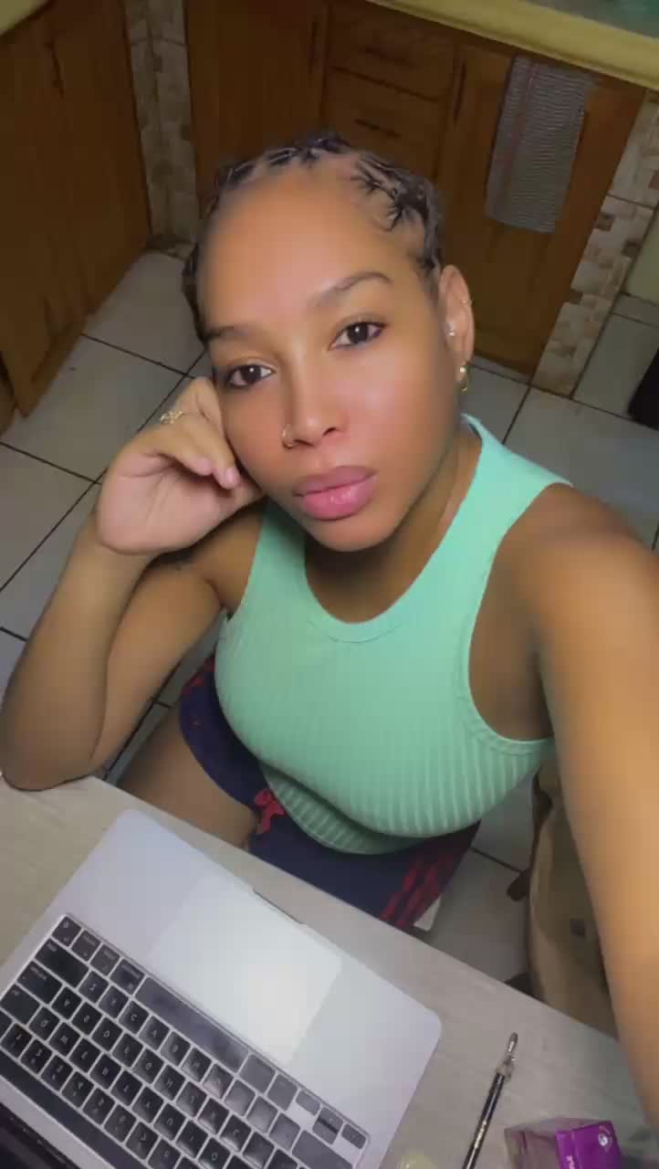 @Cranberry| Content Creator🇩🇲