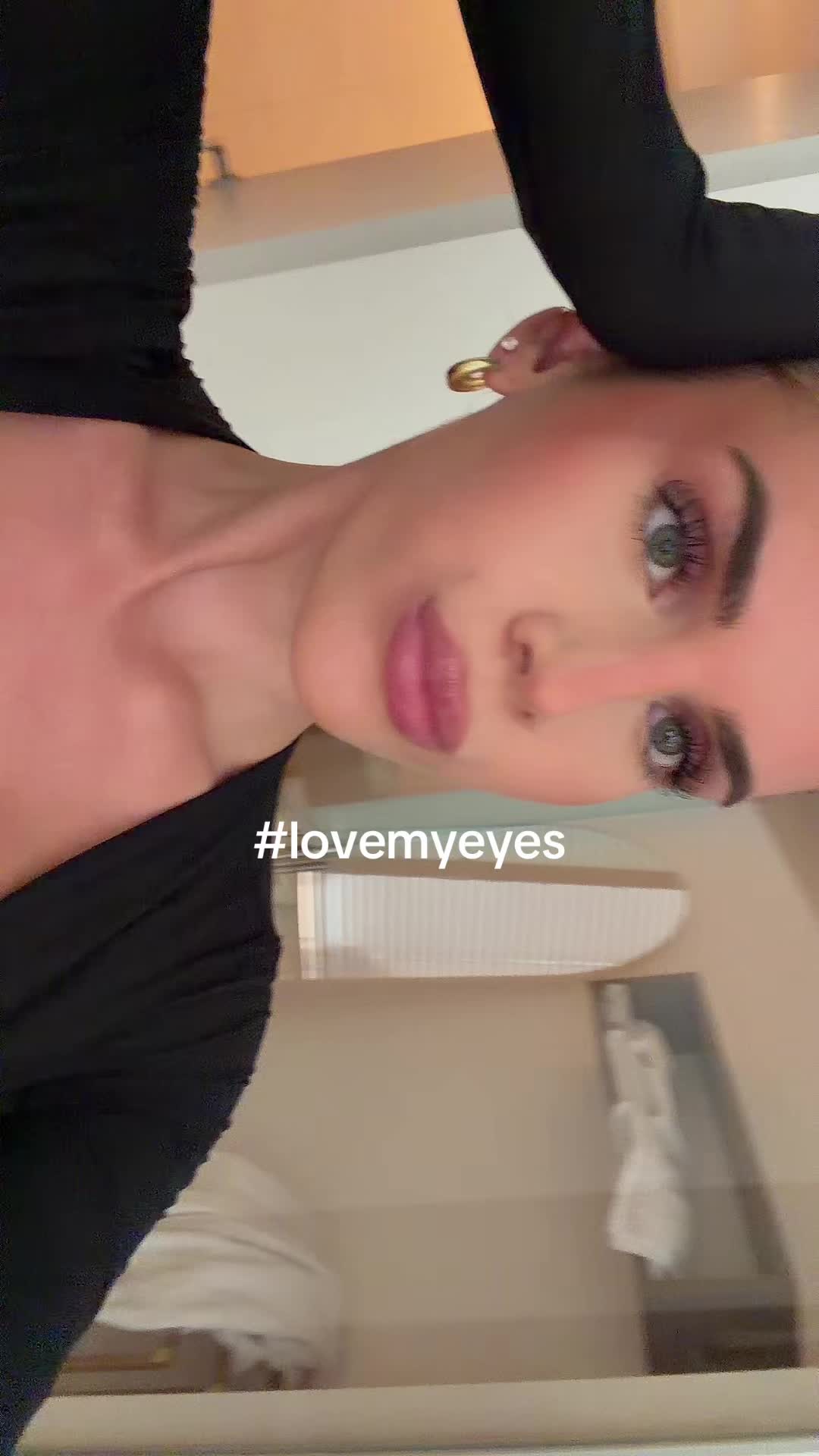 @helenazoeee