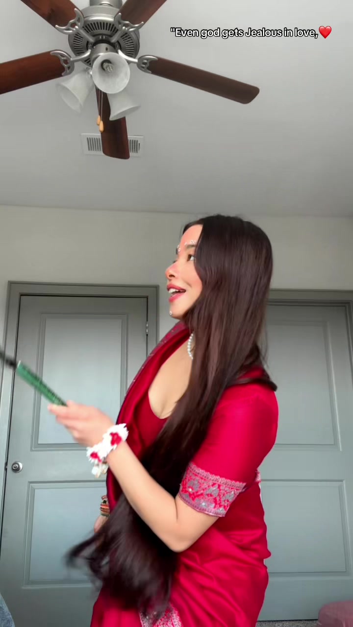 @S:)🦚❤️