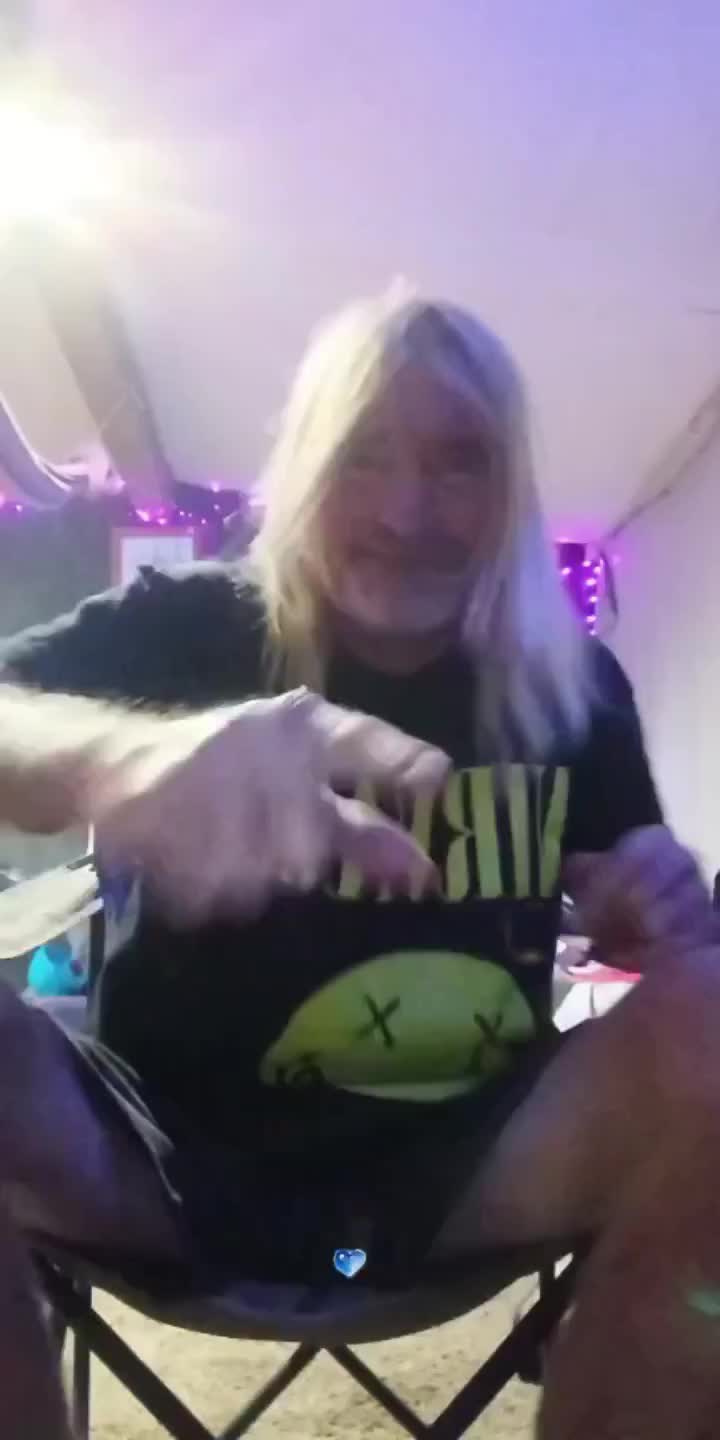 @👑ronbug 🐛🎸🔥