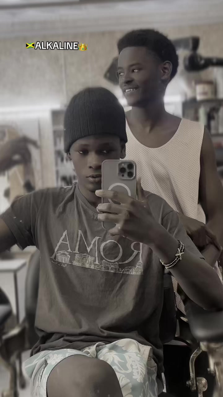 @🧢JUST.CALL.ME.INFLUENCER🔵