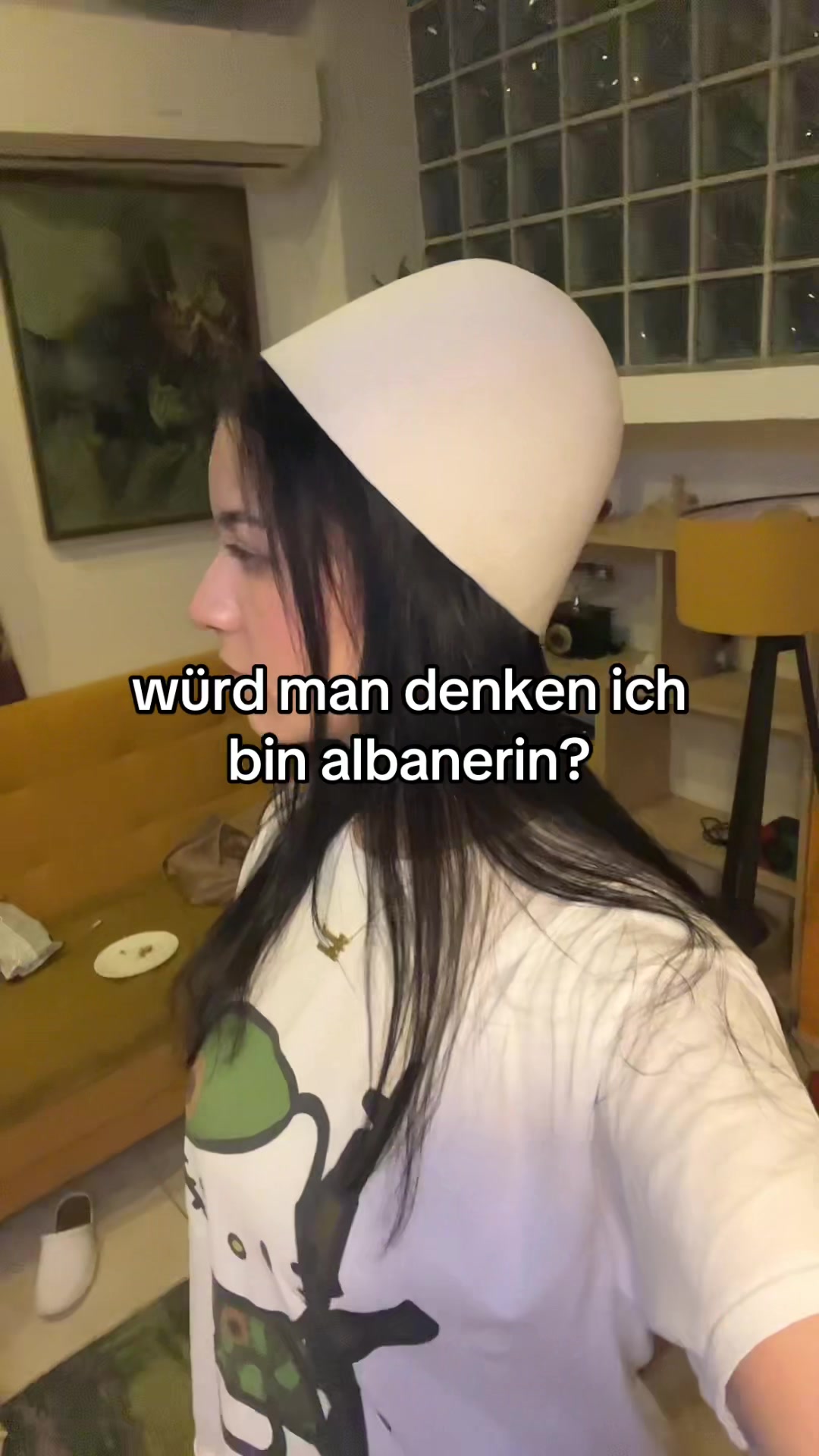@Leona