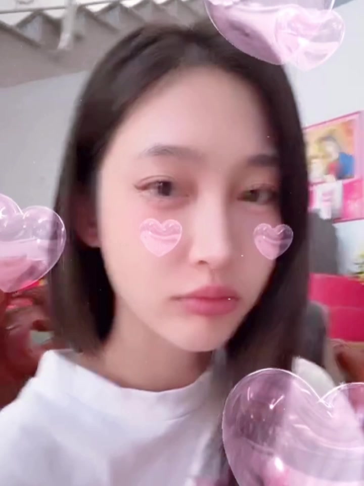 @bạn g&aacute;i em dung