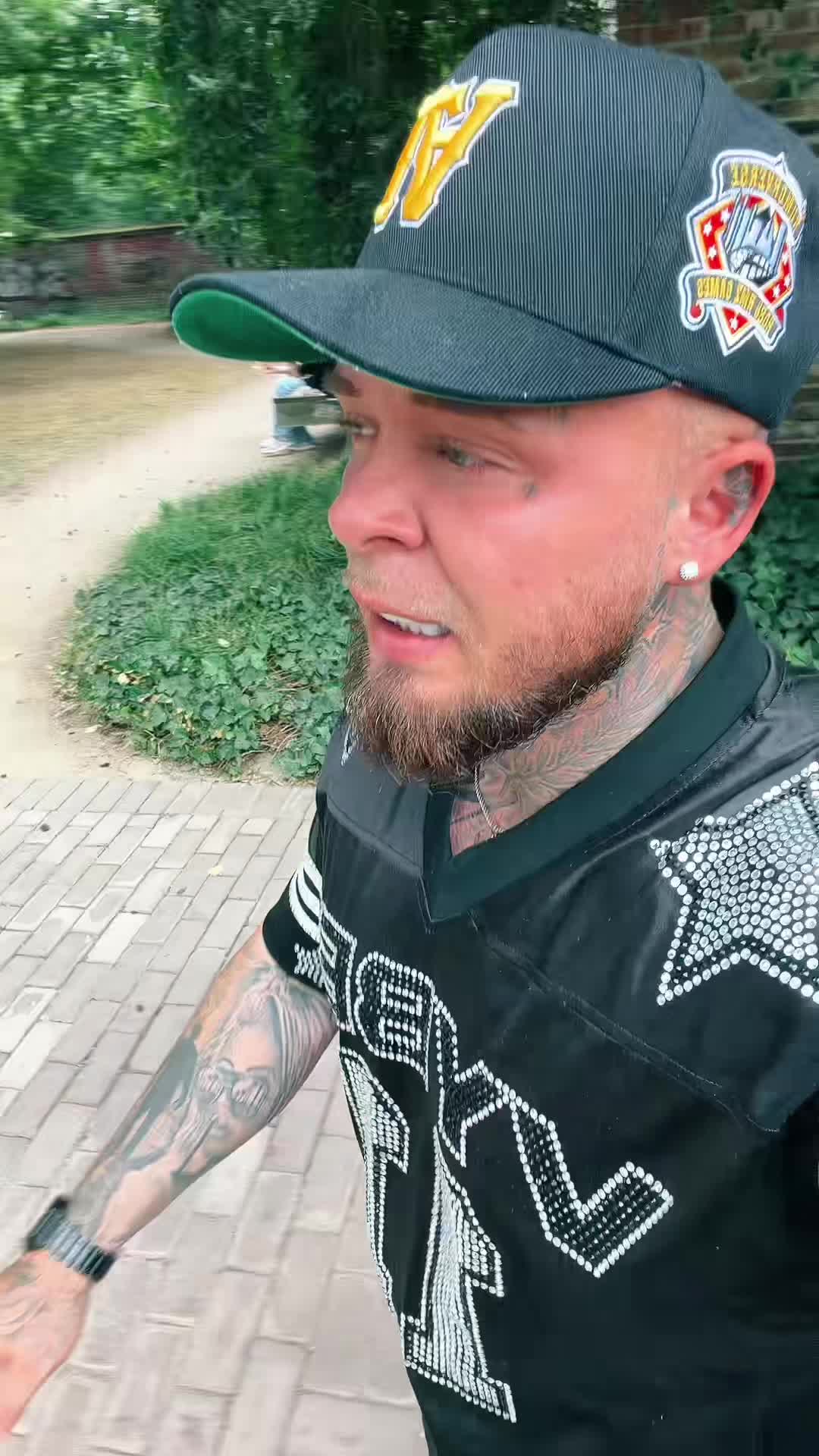 @Liikeez