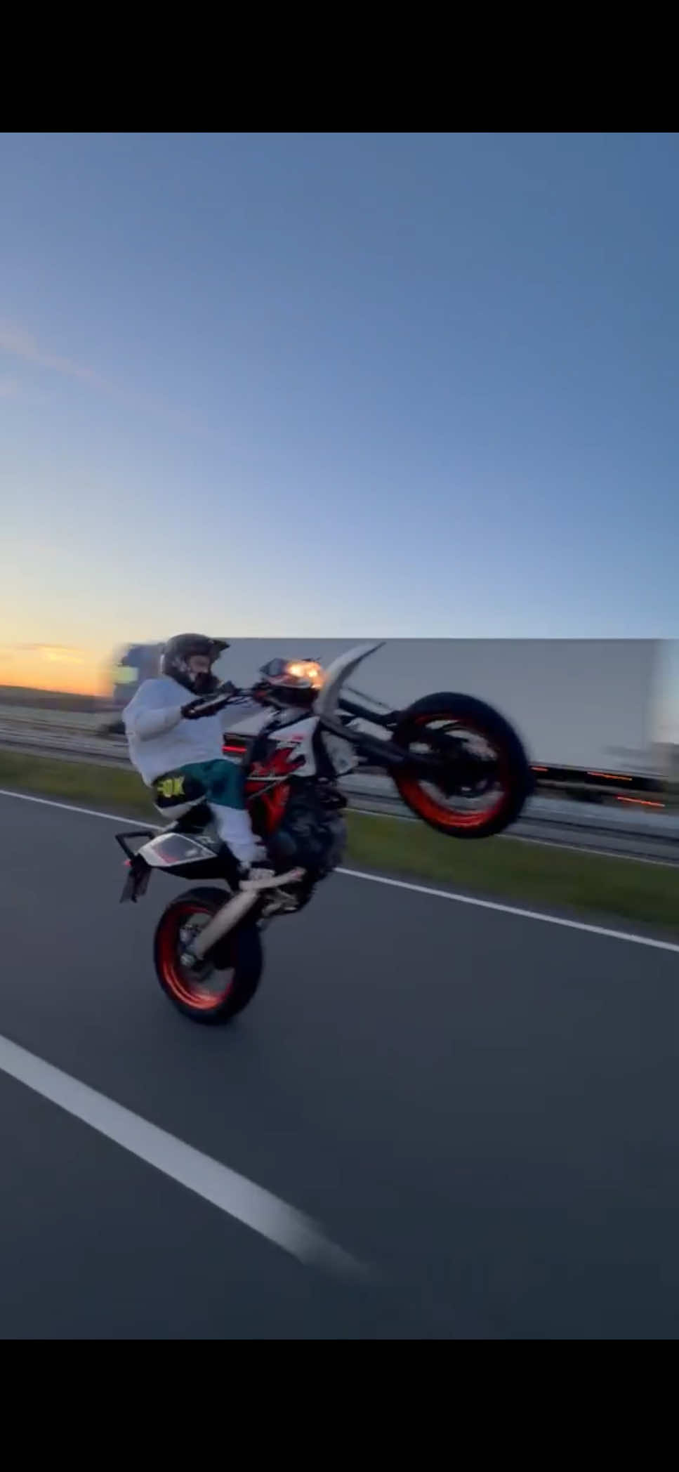 @JUSTIN 🇩🇪 | SUPERMOTO