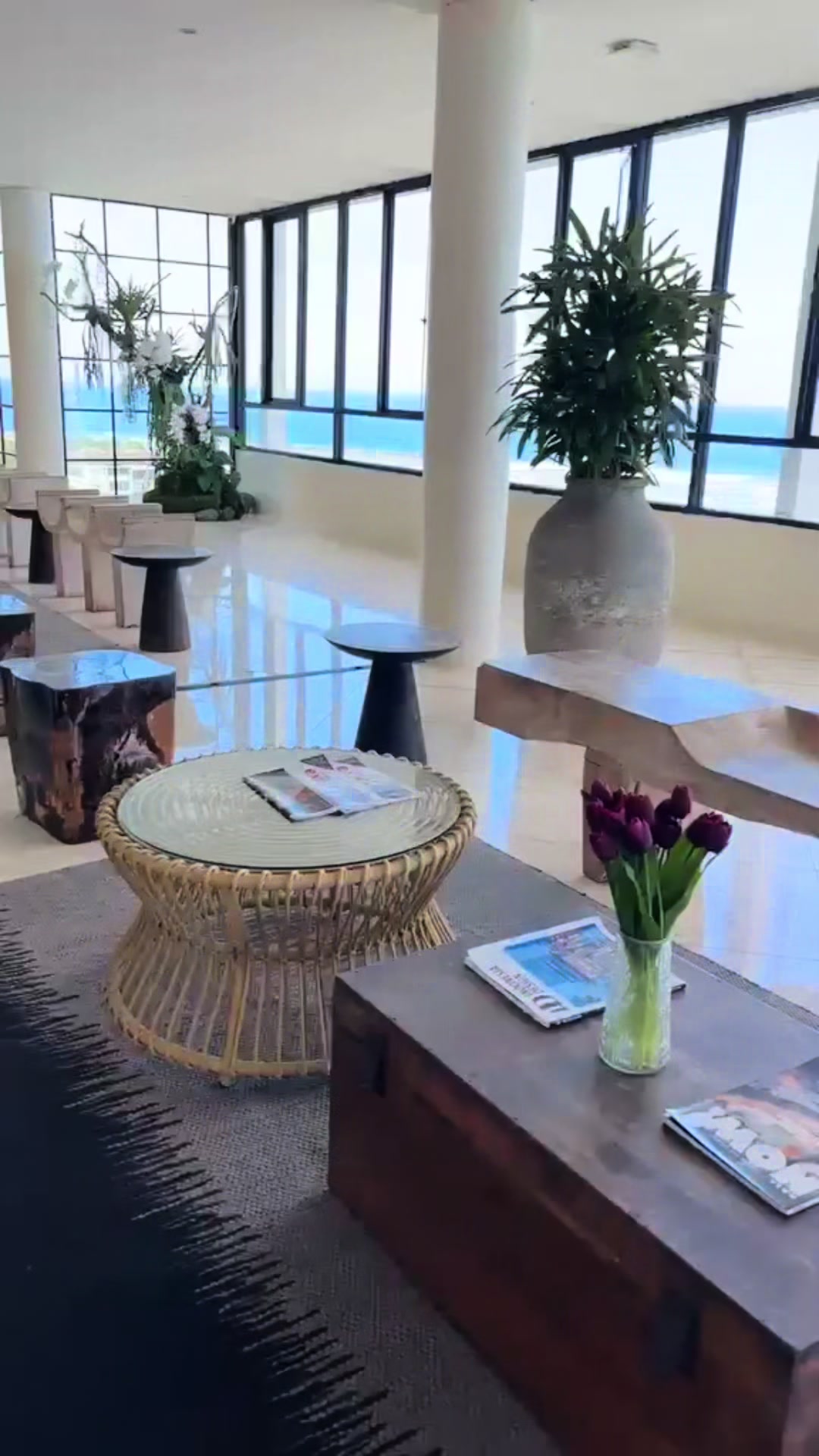 @Faraella.travel