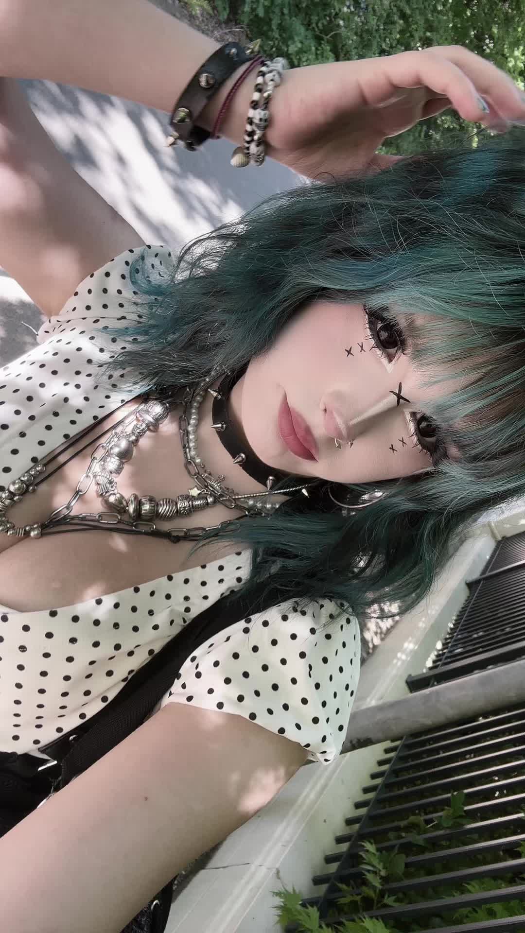 @pinkstrawberryghoul