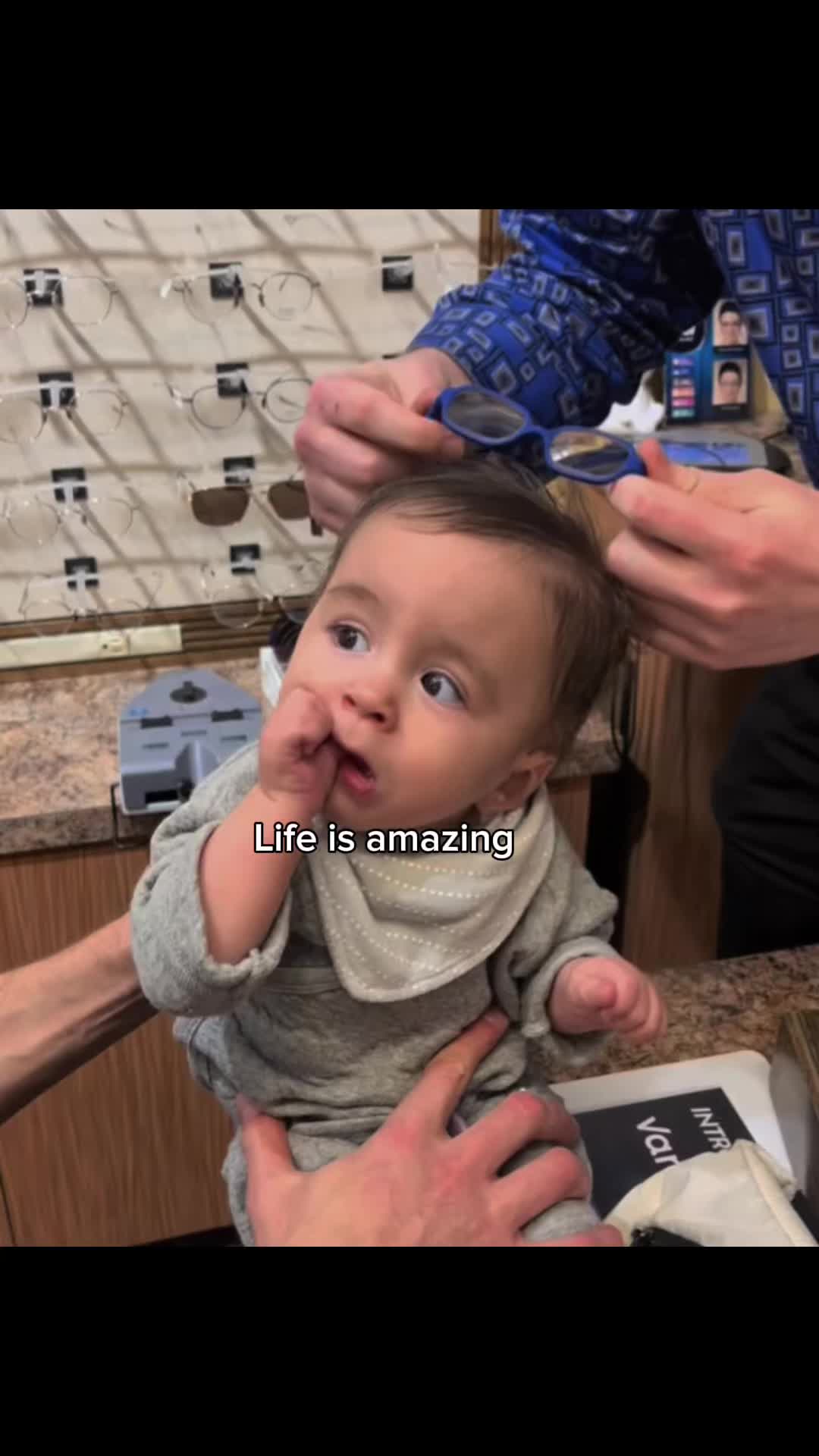 @ツ