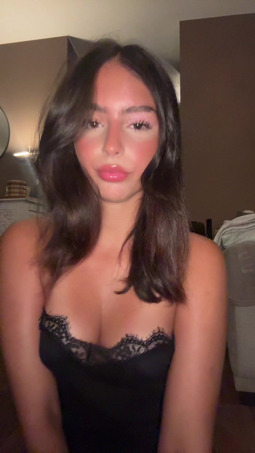 @sherelyi