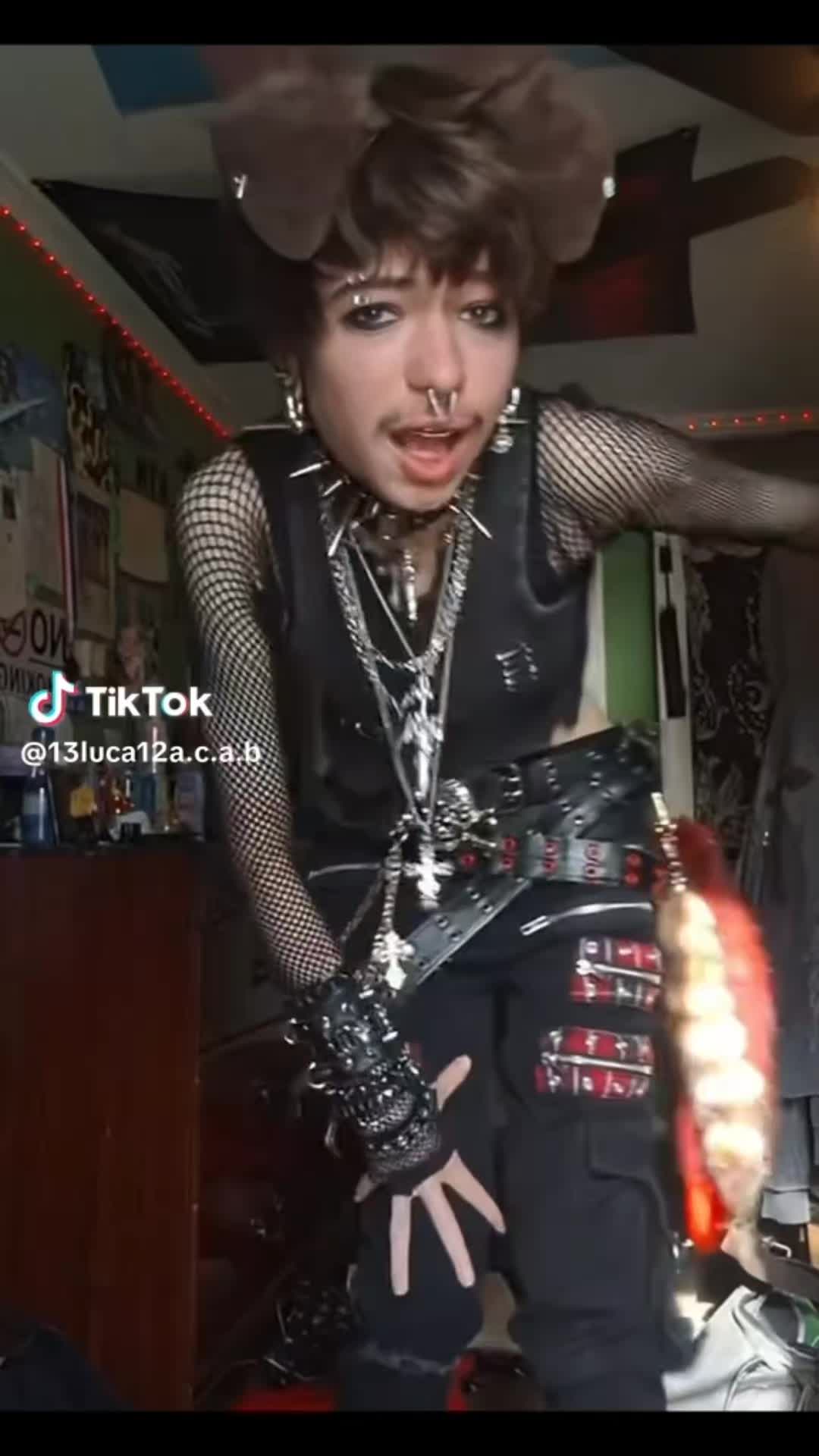 @hxllx_huxy.ktm
