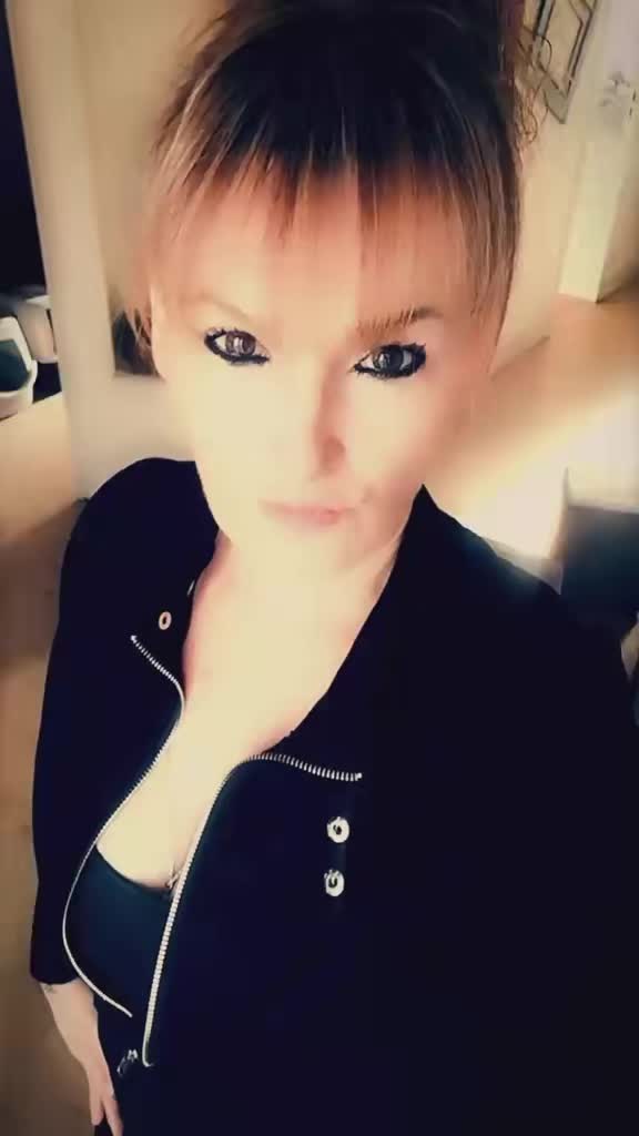 @꧁🌺 Queen~45 🌺꧂