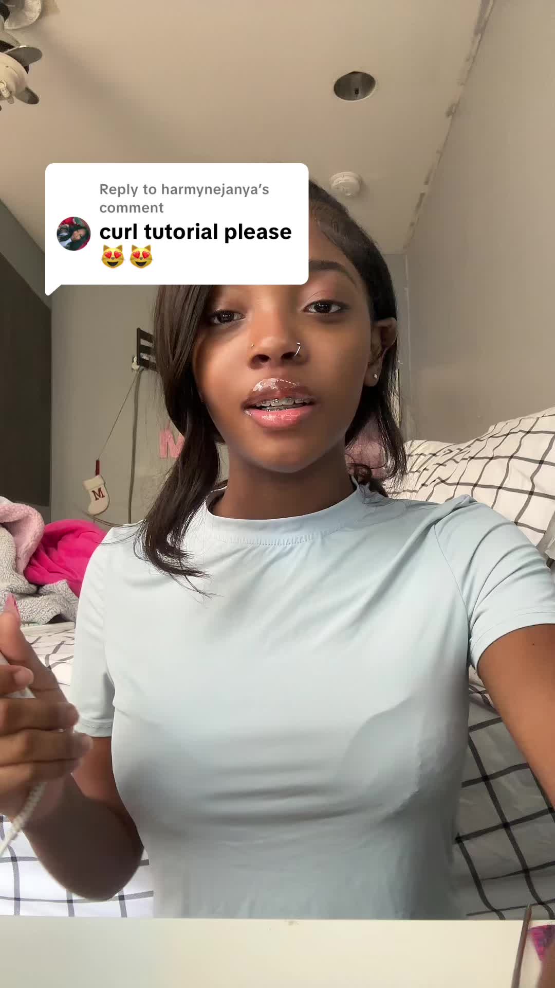 @moraa.