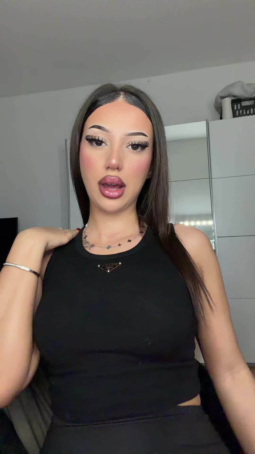 @chadia.mora