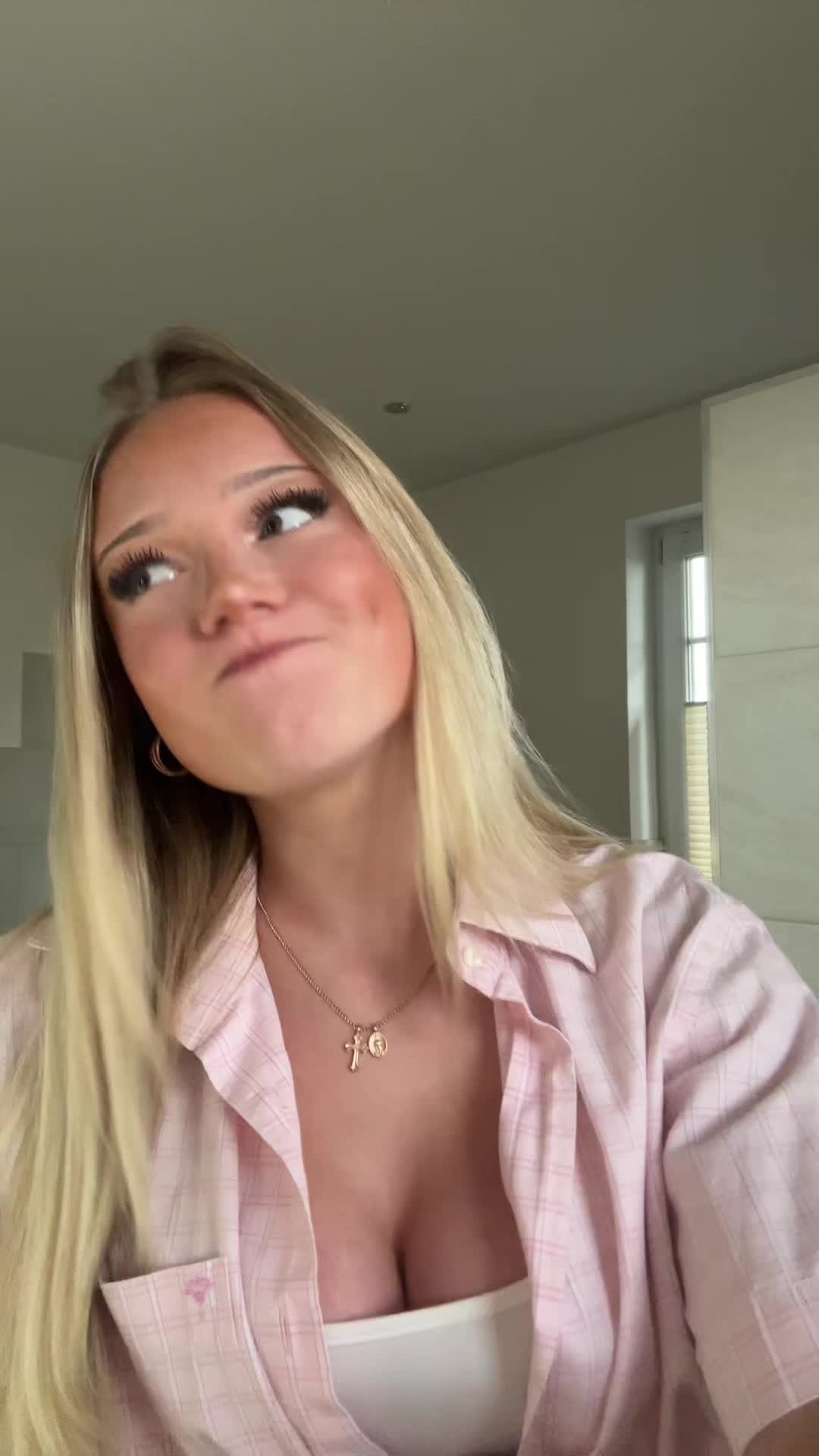 @_leasofie_